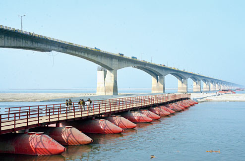 China Bailey Panel Pontoon Floating Bridge Structural Steel with Bridge Decking Sit on Barges Boats supplier