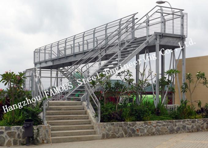 City Sightseeing Prefabricated Pedestrian Bridges Steels Structure Skywalk Handrail Metal Bridge